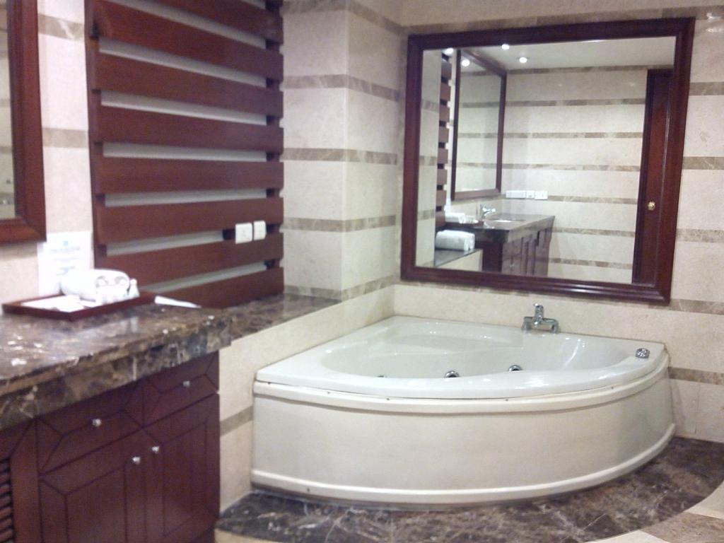 The Ocean Pearl Retreat Otel Yeni Delhi Oda fotoğraf